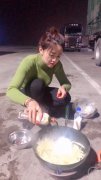 越来越多的女性开始加入跟车的行列共同面对这一行业的挑战