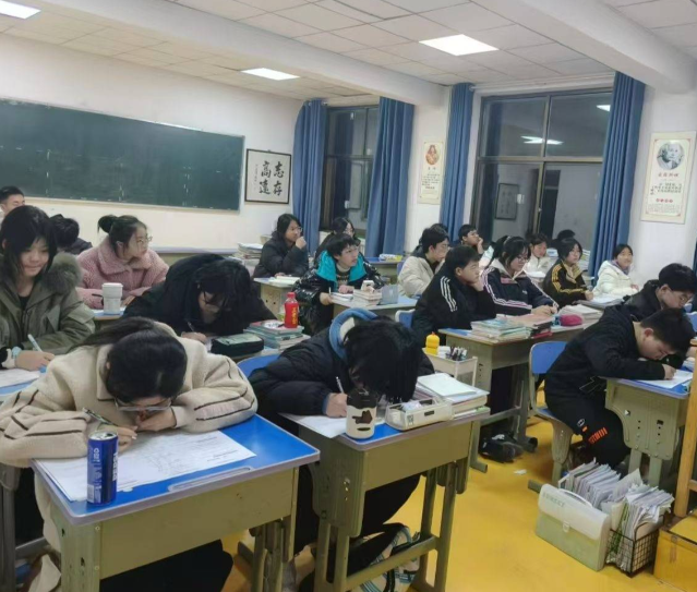 将学生睡觉情况归入学生健康监测和教育