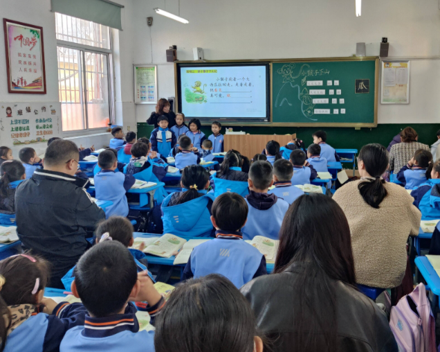 赛道不少学生学以致用研制的智能驱鸟系